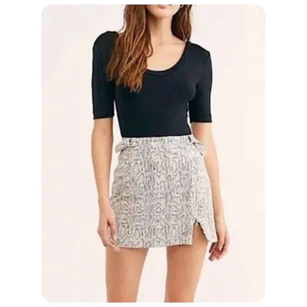 !! Free People Midnight Magic Snake Print Mini Skirt sz 0 - Picture 1 of 8